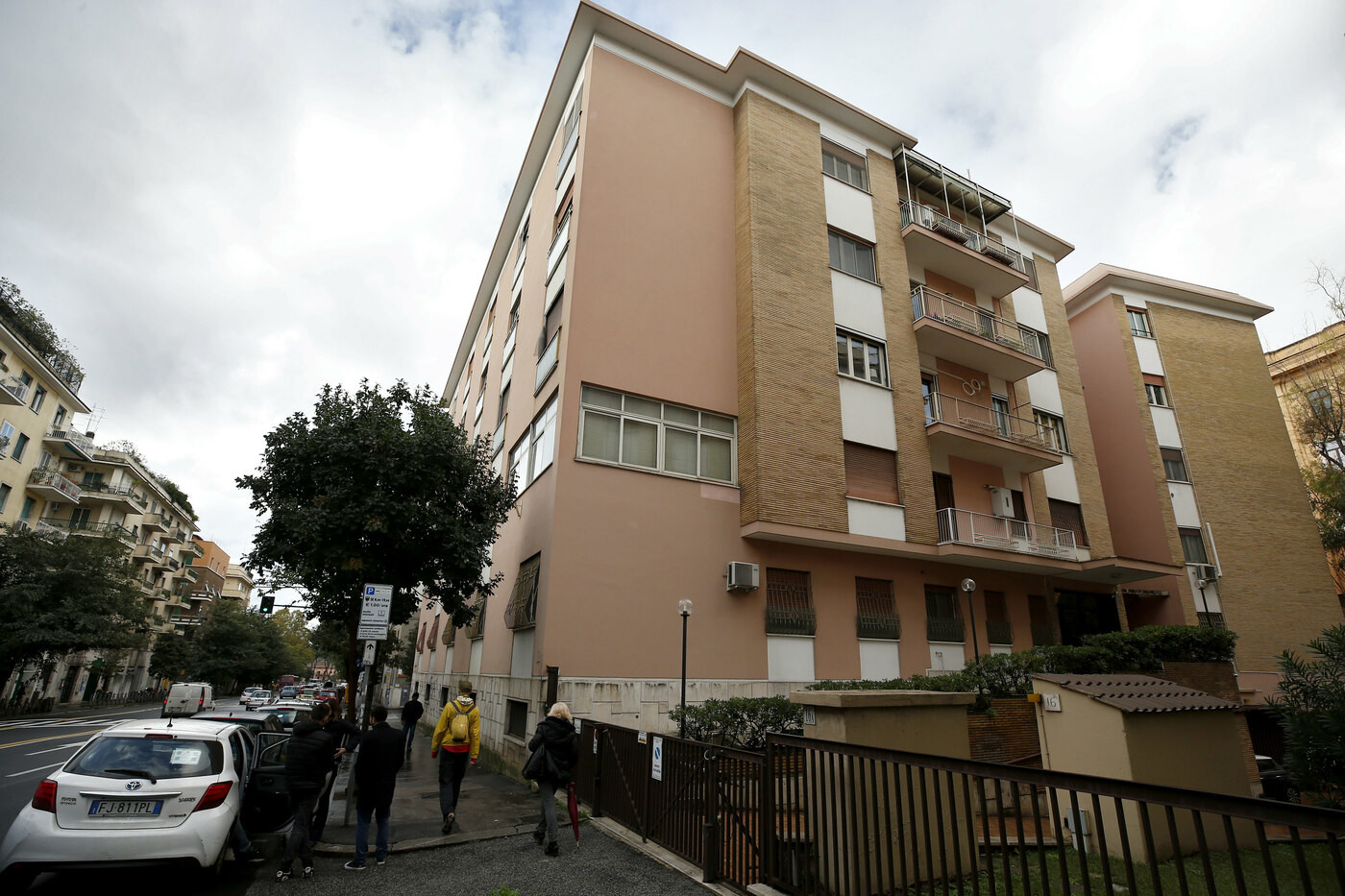 Difesa, Tribunale militare indaga su Trenta. Lei non molla: “Mi serve una casa grande”