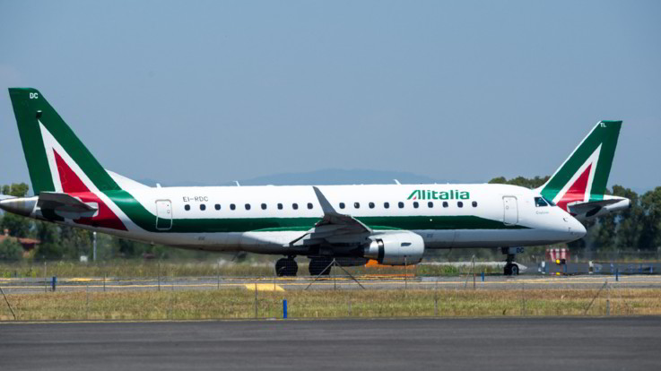 Alitalia, Fs passa palla ai commissari. Patuanelli ottimista: "Ci sono margini"