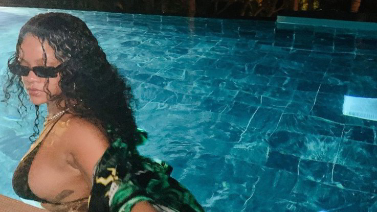 Rihanna e il 'sideboob': seno in vista, i fan impazziscono