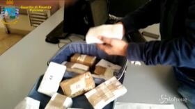 Palermo, sequestrate 7 tonnellate di sigarette di contrabbando: 17 arresti