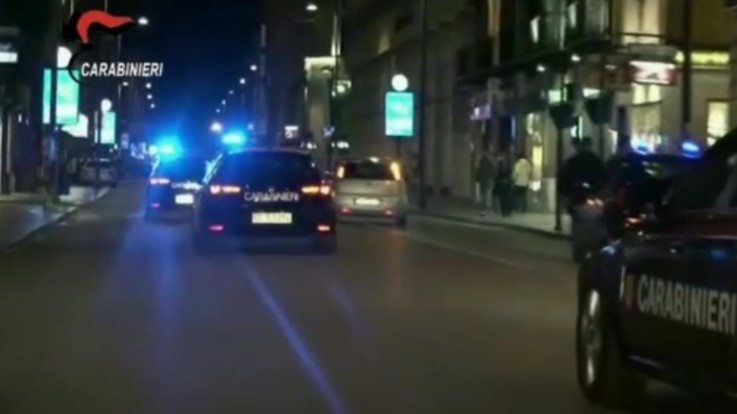 Raffiche di kalashnikov contro i carabinieri nell'alessandrino: banditi in fuga