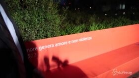 Unipol contro la violenza di genere: una panchina rossa per sensibilizzare sul tema del femminicidio