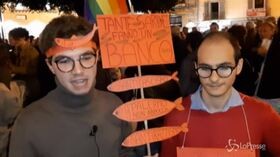 Sardine in piazza anche a Palermo: “Stanchi del clima d’odio”