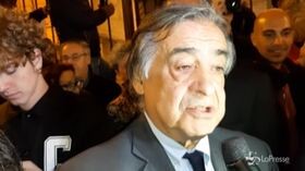 Sindaco Palermo canta Bella Ciao con le Sardine: “Palermo antifascista”