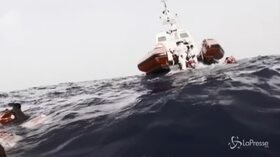 Lampedusa, naufraga barca: salvati 149 migranti