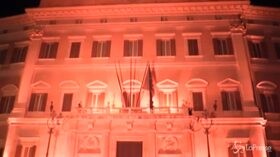 Violenza sulle donne, facciate di Camera e Senato tinte di arancione