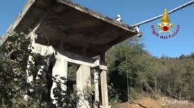 Viadotto crollato sulla A6, i Vigili del Fuoco al lavoro