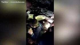 Terremoto Albania, il salvataggio di un bambino dalle macerie