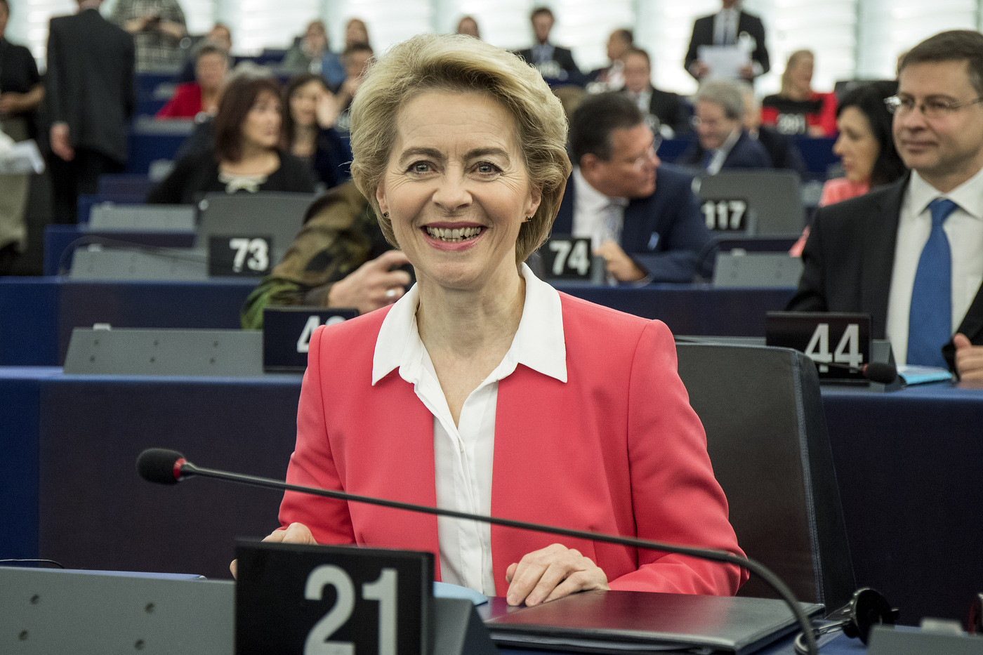 Parlamento Europeo, via libera alla Commissione Von der Leyen