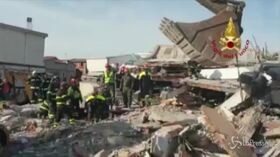 Albania, anche i vigili del fuoco italiani al lavoro a Durazzo