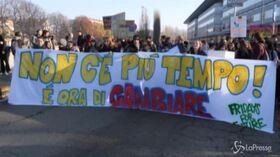 Fridays for Future a Torino: “Black Friday emblema del capitalismo consumistico”