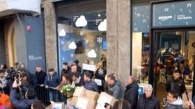 Milano, Fridays for Future contro Amazon il giorno del Black Friday