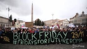 Fridays for Future a Roma: il Black Friday diventa “Block Friday”