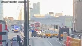Regno Unito: spari sul London Bridge, le prime immagini dai social