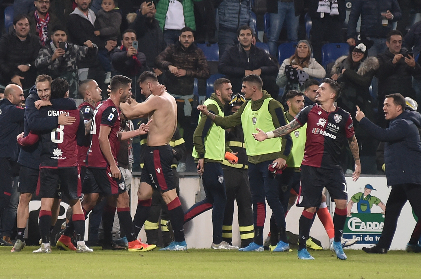 Serie A: il Cagliari batte la Sampdoria 4-3 e aggancia la Roma