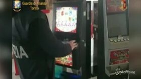 Ludopatia, sequestrate centinaia di slot in tutta Italia