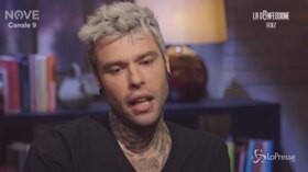Fedez choc a Peter Gomez: “Ho un rischio di sclerosi multipla”
