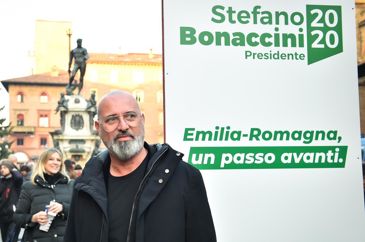 Emilia-Romagna, Bonaccini apre campagna: 12 mila in piazza. Prodi lo benedice