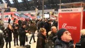 Italia spezzata in 2 per il terremoto, circolazione dei treni in tilt