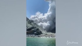 Nuova Zelanda, erutta vulcano Whakaari: non ci sono sopravvissuti