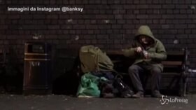 Banksy: il murale delle renne con il senzatetto commuove Instagram