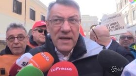 Crisi industriali, Landini: (Cgil): “Basta con la logica dei licenziamenti e di considerare il lavoro una merce”