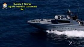 Bari, fermata imbarcazione con a bordo 334 chili di droga: arrestato scafista