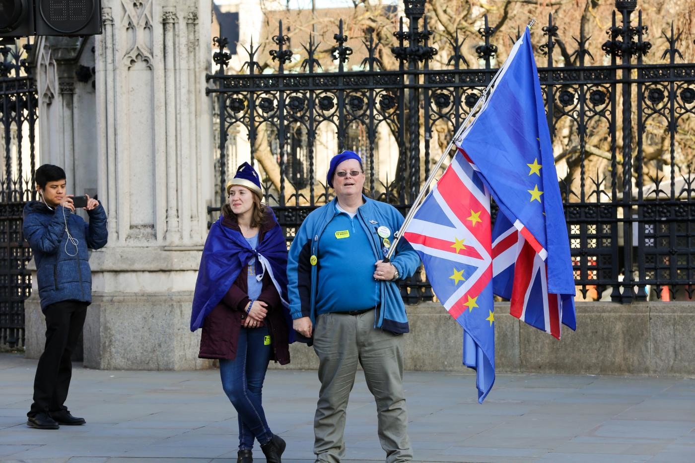 Elezioni in Regno Unito: via alla sfida Johnson-Corbyn, cruciale per la Brexit