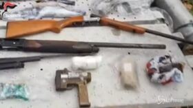 ‘Ndrangheta, scoperto arsenale da guerra: arrestato fiancheggiatore di una cosca