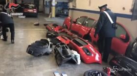 Traffico di auto rubate nel torinese: tre persone arrestate