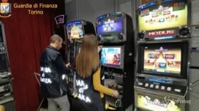 Torino, violati profili di migliaia giocatori online: truffa da 30 milioni