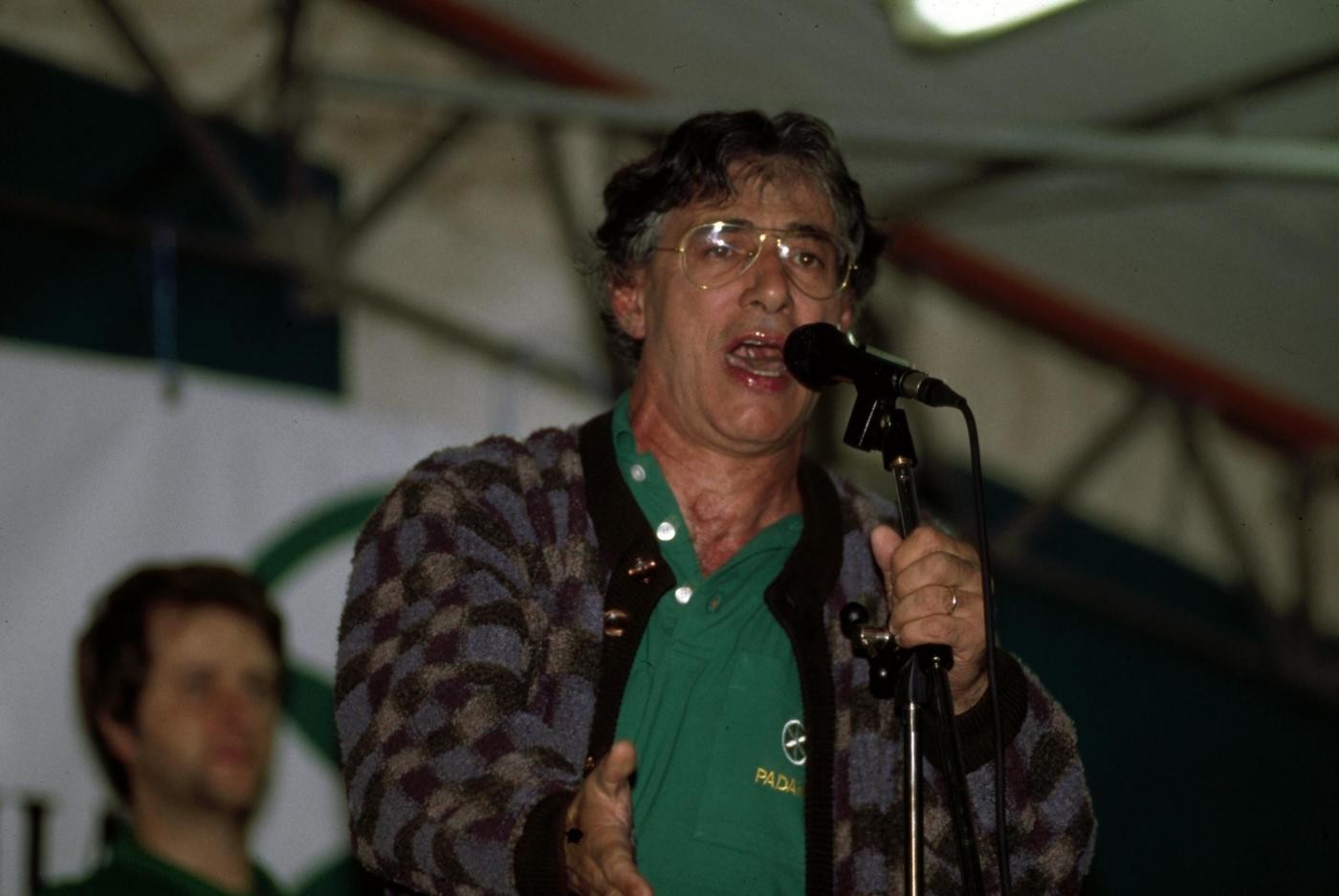 Sul Nove l’epopea di Bossi nel biopic ‘Umberto B. il Senatur’