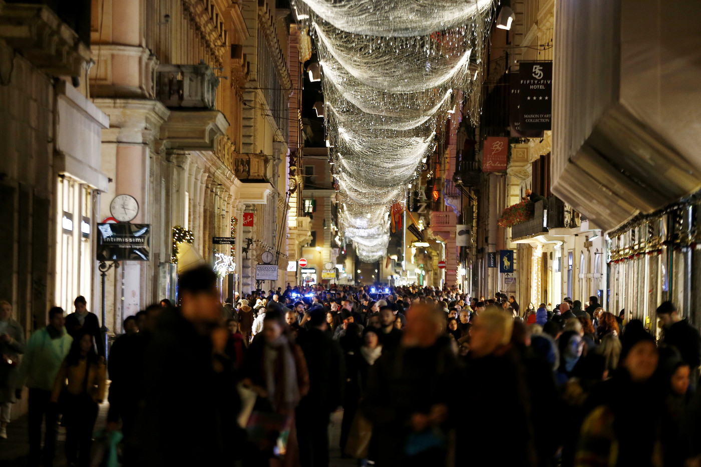 Arriva la tredicesima, per 3 italiani su 10 finisce in Imu e bollette