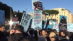 A Roma anche le ‘Sardine Nere’: “No al decreto sicurezza”