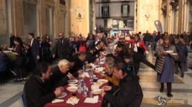 Napoli, il coro del San Carlo in Galleria per il tradizionale pranzo di solidarietà