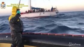 Migranti, 55 su imbarcazione in Calabria: arrestati 3 presunti scafisti