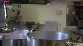 Milano, Blitz nelle mense scolastiche: sospese 21 ditte di catering