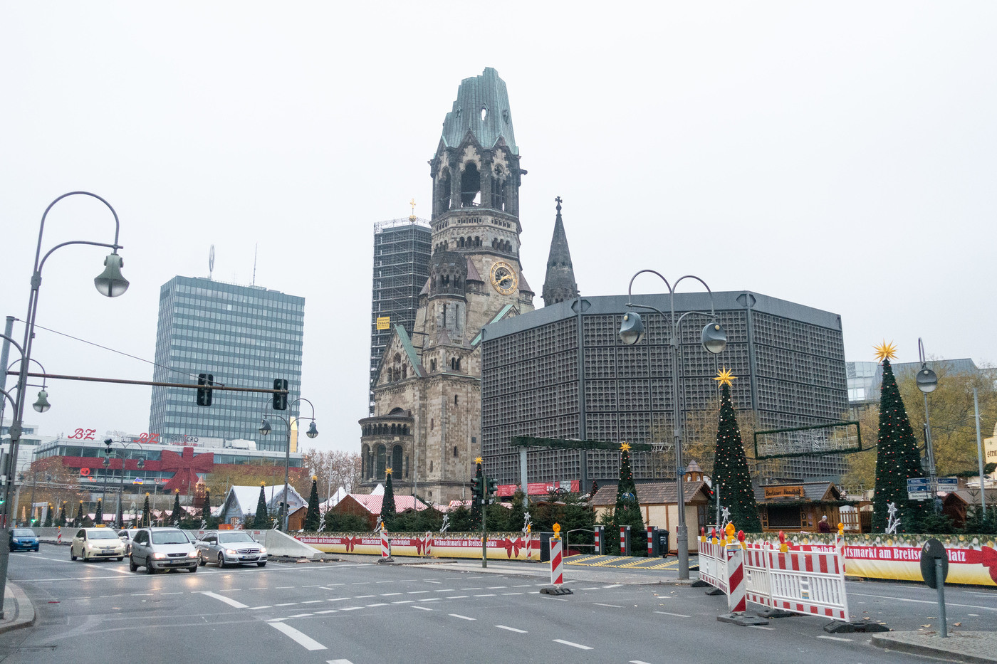 Berlino, polizia evacua mercatino di Natale: trovato pacco sospetto