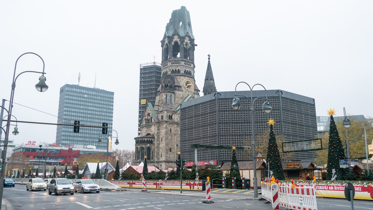 Berlino, polizia evacua mercatino di Natale: trovato pacco sospetto