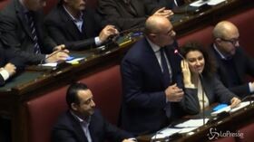 Manovra alla Camera, battibecco in aula tra Rampelli e Rosato