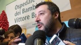 Manovra, Salvini: “E’ carbone sotto l’albero, speriamo sia l’ultima”