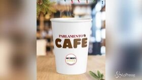 Manovra, il M5s la spiega imitando “Camera Cafè”