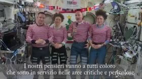 Gli auguri in orbita di Luca Parmitano