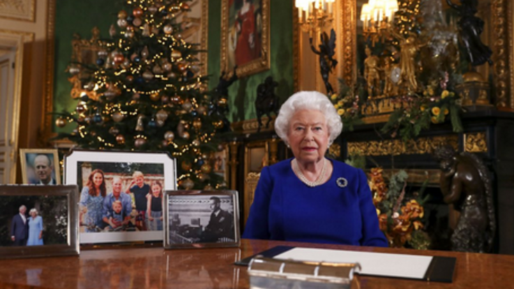 Natale, regina Elisabetta elogia senso del dovere giovani per clima