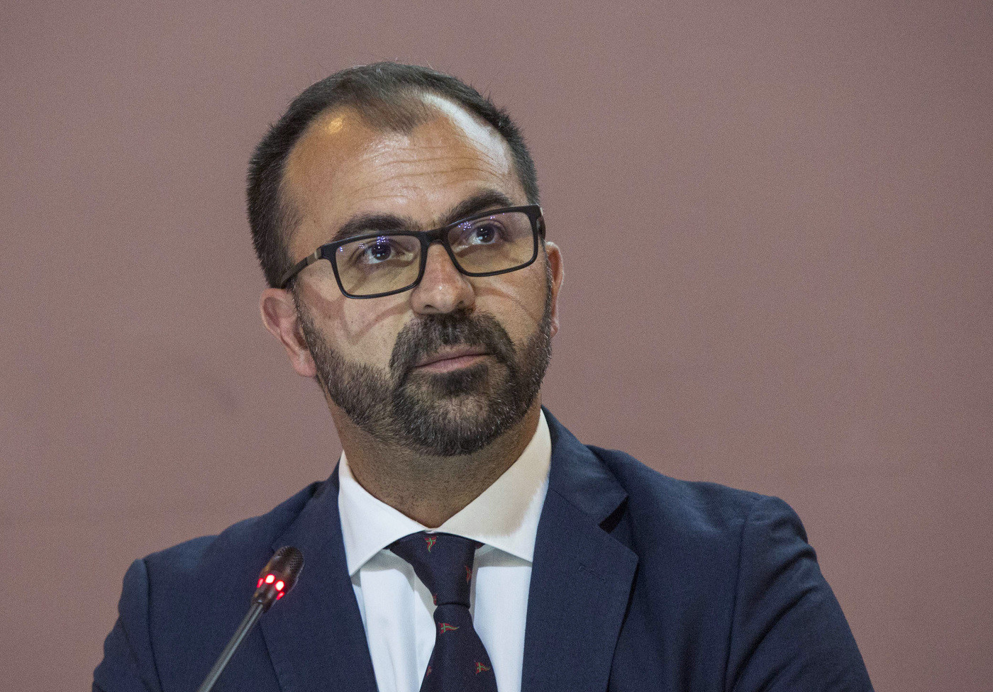 Governo, ministro Fioramonti consegna lettera dimissioni a Conte