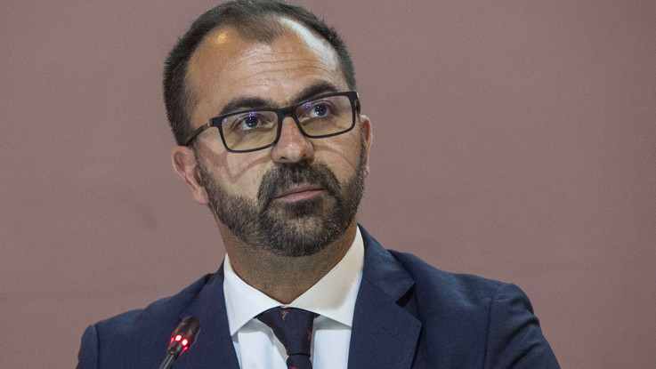 Governo, ministro Fioramonti consegna lettera dimissioni a Conte