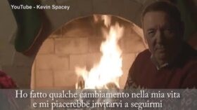 Gli auguri di Kevin Spacey: “Uccidete i nemici, con gentilezza”