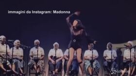 Madonna, tour cancellato: “Dolori indescrivibili”
