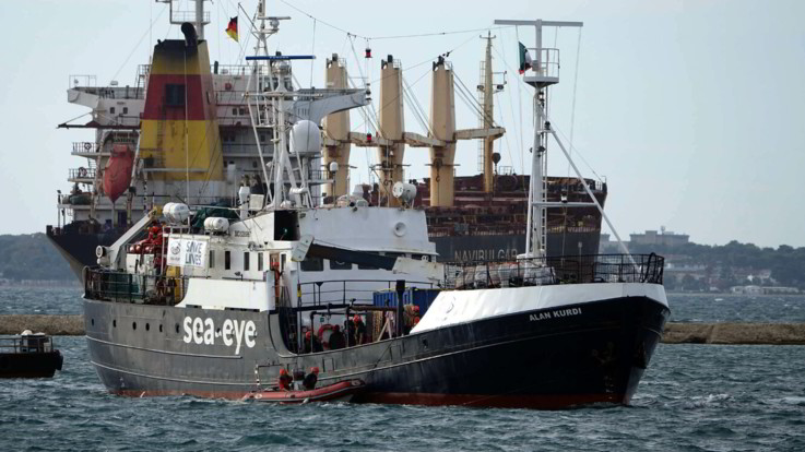 Migranti, la Alan Kurdi approda a Pozzallo