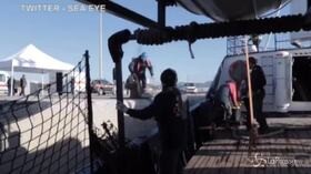 Migranti, l’arrivo della Alan Kurdi a Pozzallo